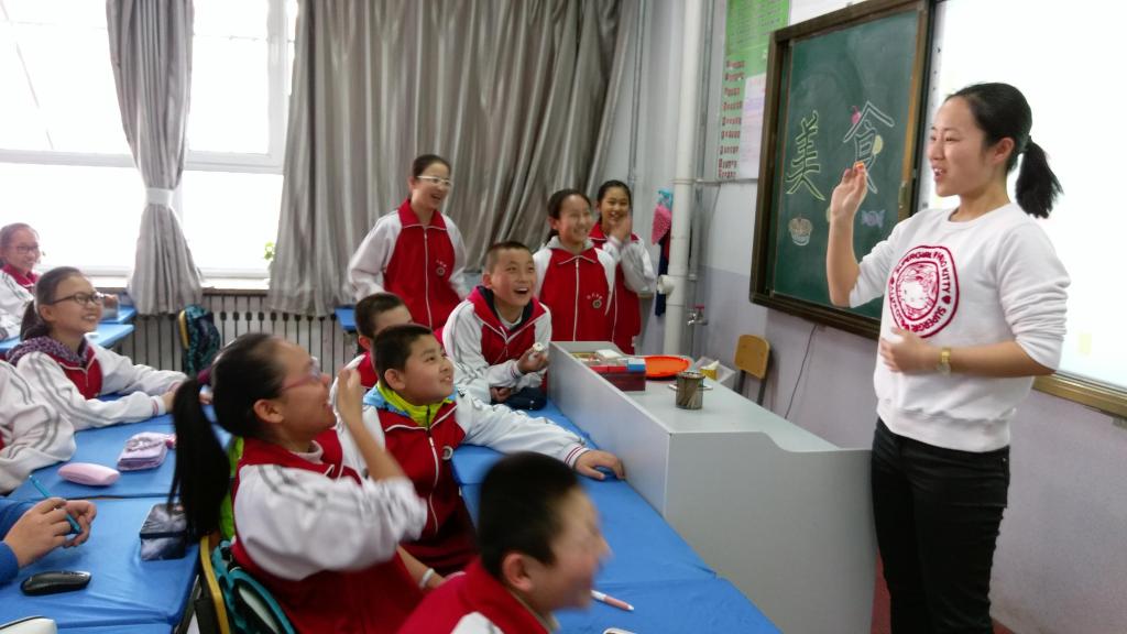 班主任老师也要来尝一尝。